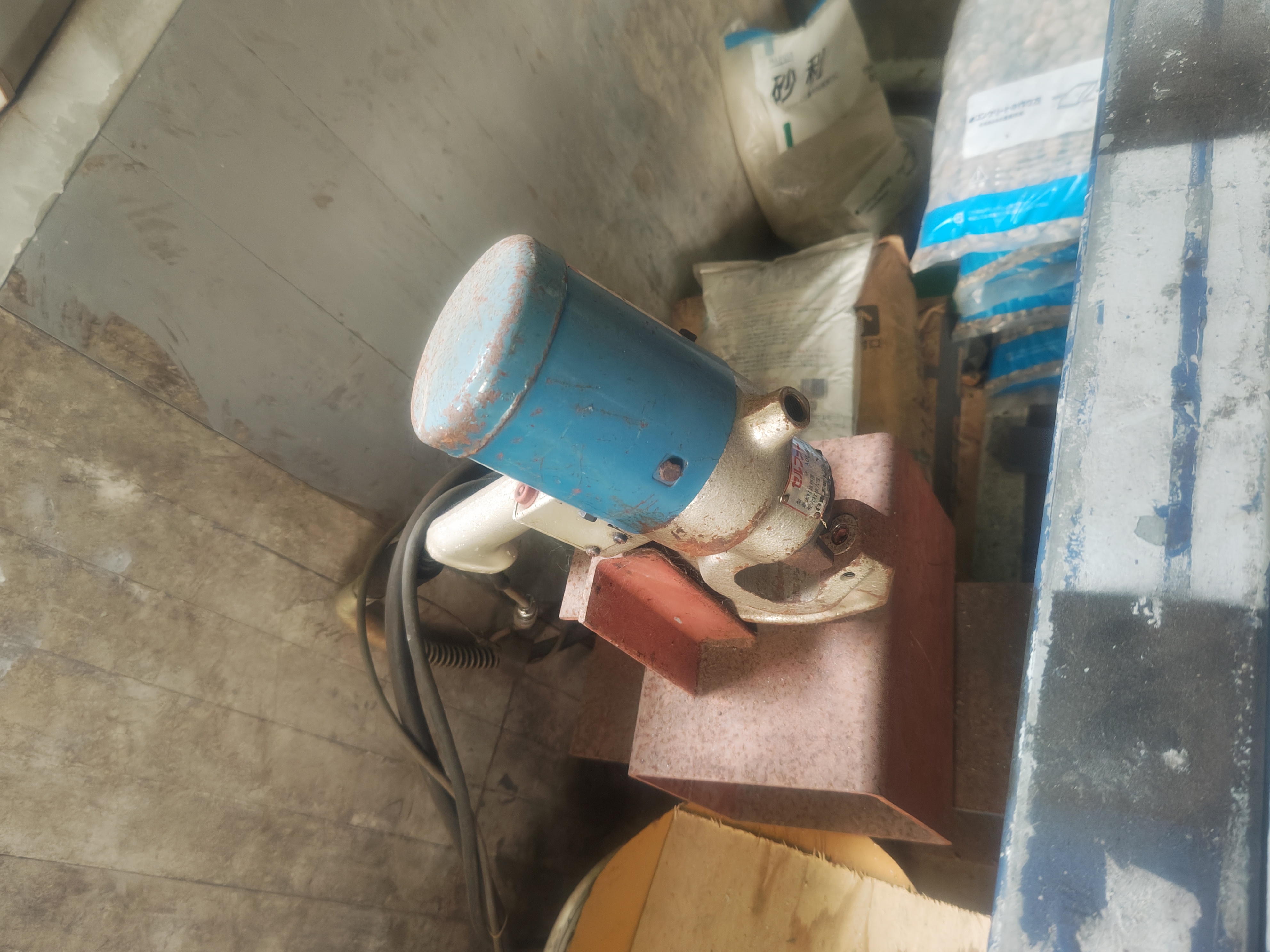 油圧プレス機